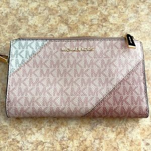 Soft Pink Michael Kors Wristlet Wallet